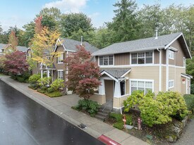 Lakemont Ridge in Bellevue, WA - Building Photo