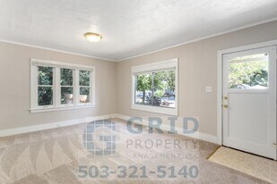 5519 SE 61st Ave in Portland, OR - Building Photo