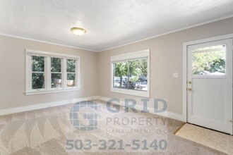 5519 SE 61st Ave in Portland, OR - Building Photo - Building Photo