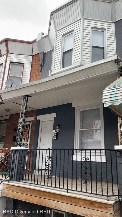 2749 N Dover St Photo