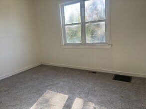 527 9th St SW in Cedar Rapids, IA - Building Photo - Building Photo