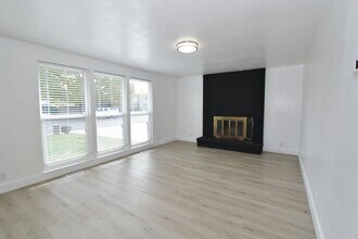 3911 S Minuteman Way in Boise, ID - Building Photo - Building Photo