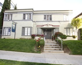 944 Tiverton Ave-Unit -2 in Los Angeles, CA - Building Photo - Building Photo