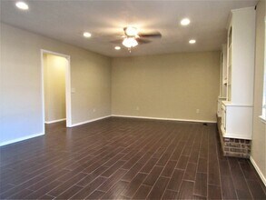 1135 W Johnathan Way in Mustang, OK - Building Photo - Building Photo