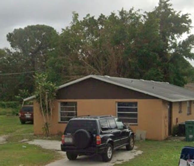 property at 1012 57th Ave Dr E