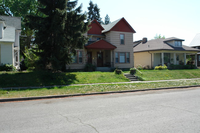 1111 W Sharp Ave in Spokane, WA - Foto de edificio - Building Photo