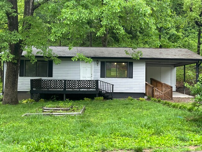 property at 623 Tarwater St