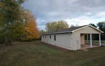 116 Harriet Ln in Statesville, NC - Foto de edificio - Building Photo