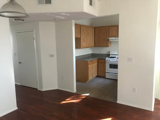 15643 Wyandotte St in Van Nuys, CA - Building Photo - Building Photo