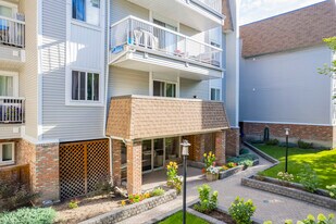 540 18th Ave SW in Calgary, AB - Building Photo