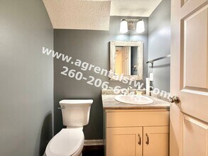 5720 Thornbriar Ln in Fort Wayne, IN - Building Photo - Building Photo