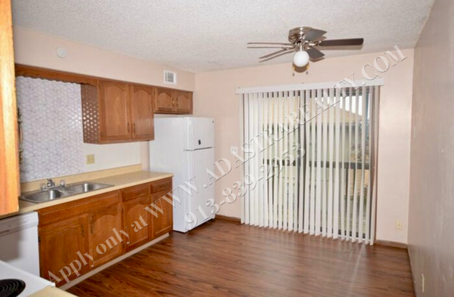 404 Sky Vue Dr in Raymore, MO - Building Photo - Building Photo