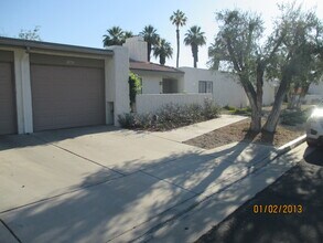 2156 N Sunshine Cir in Palm Springs, CA - Building Photo - Building Photo