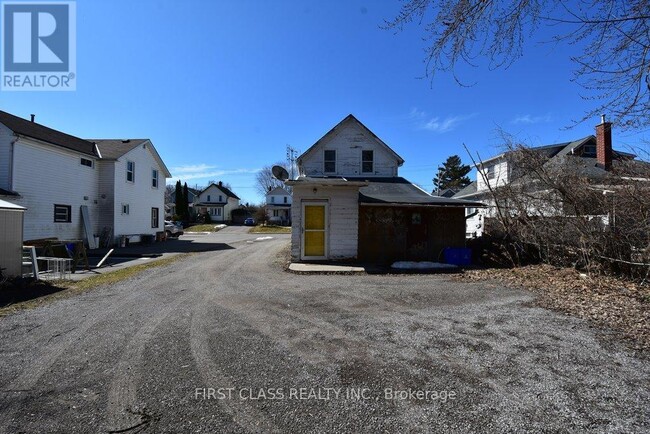 237-237 Nassau St in Oshawa, ON - Building Photo - Building Photo
