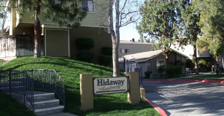 Hidaway Townhomes in Canyon Country, CA - Building Photo