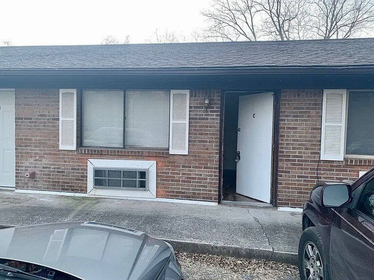 1215 Shields Ferry Rd in Morristown, TN - Building Photo
