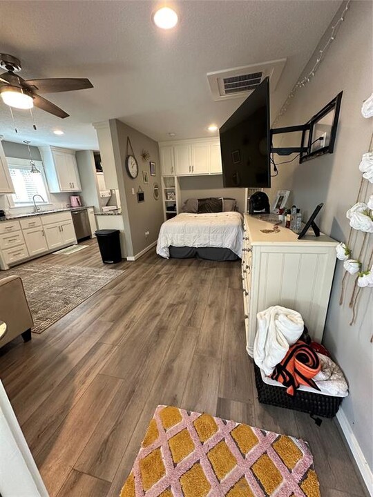 1518 Ave P in Huntsville, TX - Building Photo