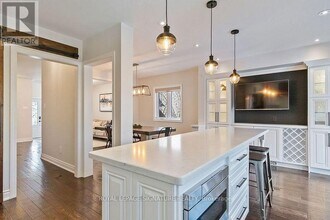 2129 Glenfield Rd in Oakville, ON - Building Photo - Building Photo