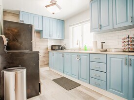 46 Lippincott St W in Toronto, ON - Building Photo