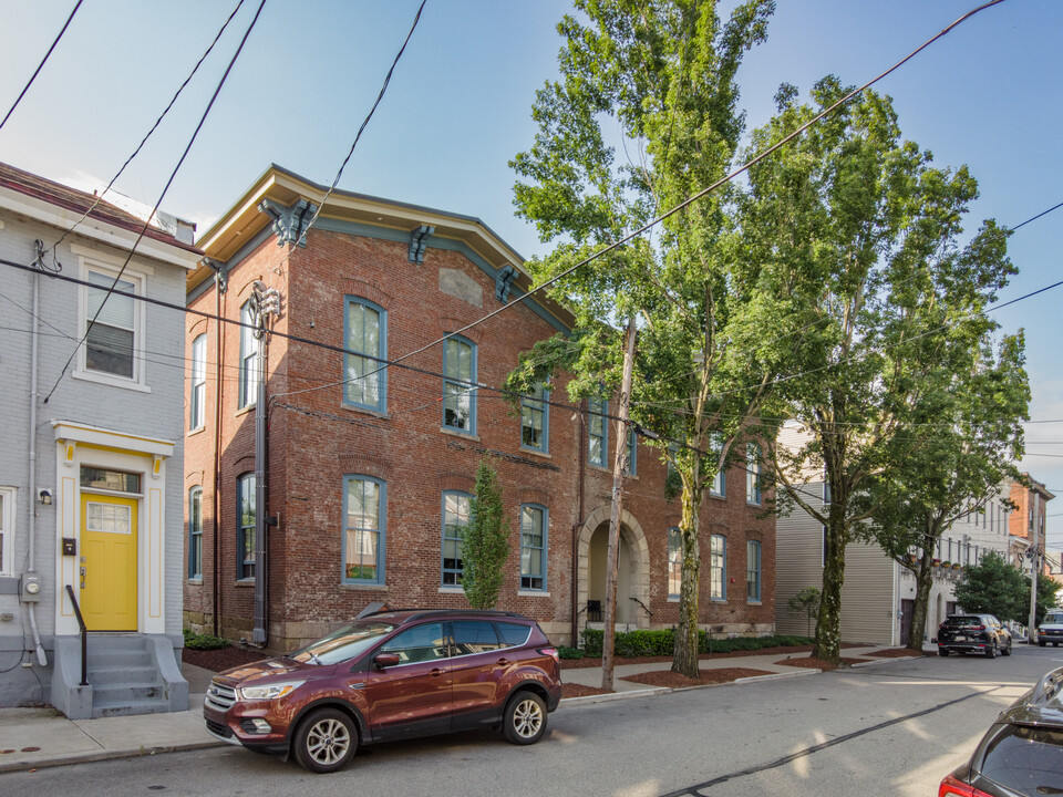 Bayard School Lofts in Pittsburgh, PA - Foto de edificio