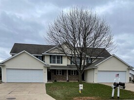 2034 River Point Ct in De Pere, WI - Building Photo