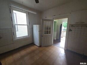 800 S Greenlawn Ave in Peoria, IL - Building Photo - Building Photo