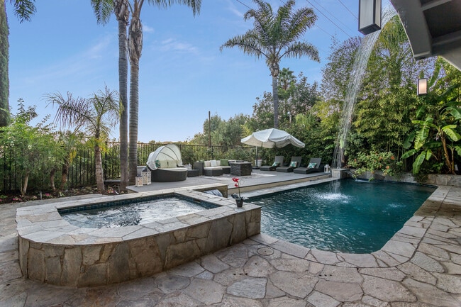 7218 Mulholland Dr in Los Angeles, CA - Building Photo - Building Photo
