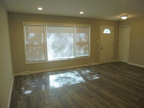 1808 W Ridgeland Ave in Waukegan, IL - Building Photo - Building Photo