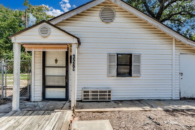 property at 326 S Exposition St