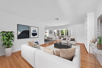 7911 SW 55th Ave in Miami, FL - Building Photo - Building Photo