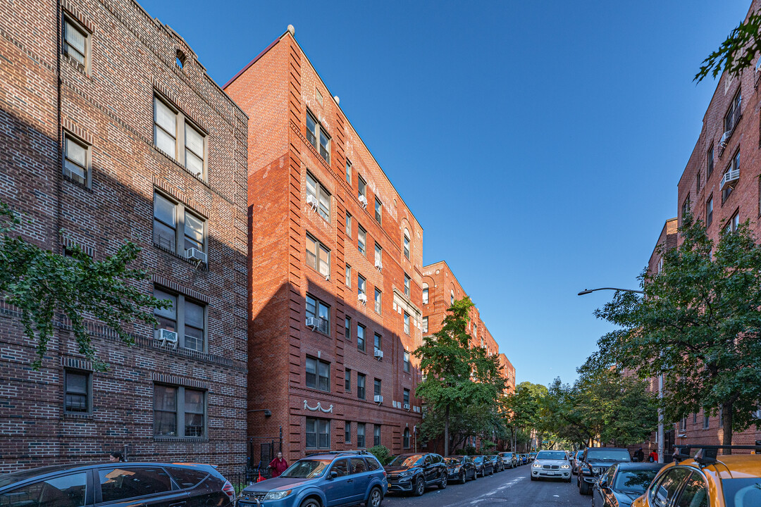 3520 73rd St in Jackson Heights, NY - Building Photo