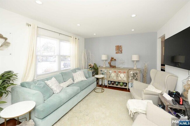 38-41 Taylor in Fair Lawn, NJ - Building Photo - Building Photo