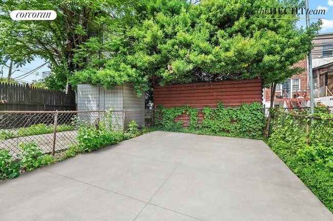 property at 52 E 55th St