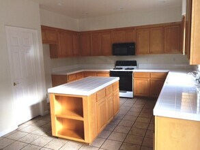 250 Santa Fe Dr in Gilroy, CA - Building Photo - Building Photo