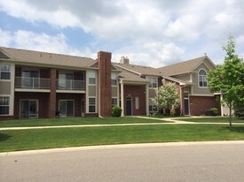Ashford Apartments w/Garages