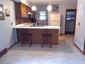 702 S 1st St in Guttenberg, IA - Foto de edificio - Building Photo