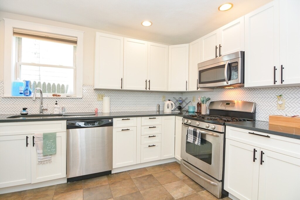 84 Roseclair St in Boston, MA - Building Photo
