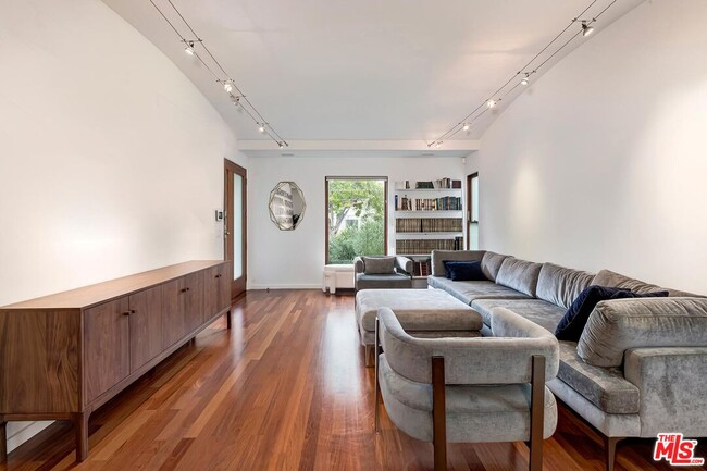 1509 S Crest Dr in Los Angeles, CA - Building Photo - Building Photo