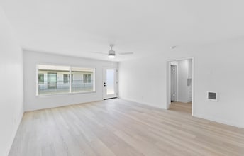 14437 Telegraph Rd in Whittier, CA - Foto de edificio - Building Photo