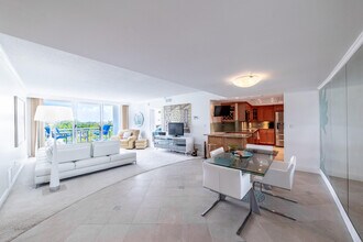 2780 S Ocean Blvd in Palm Beach, FL - Building Photo - Building Photo