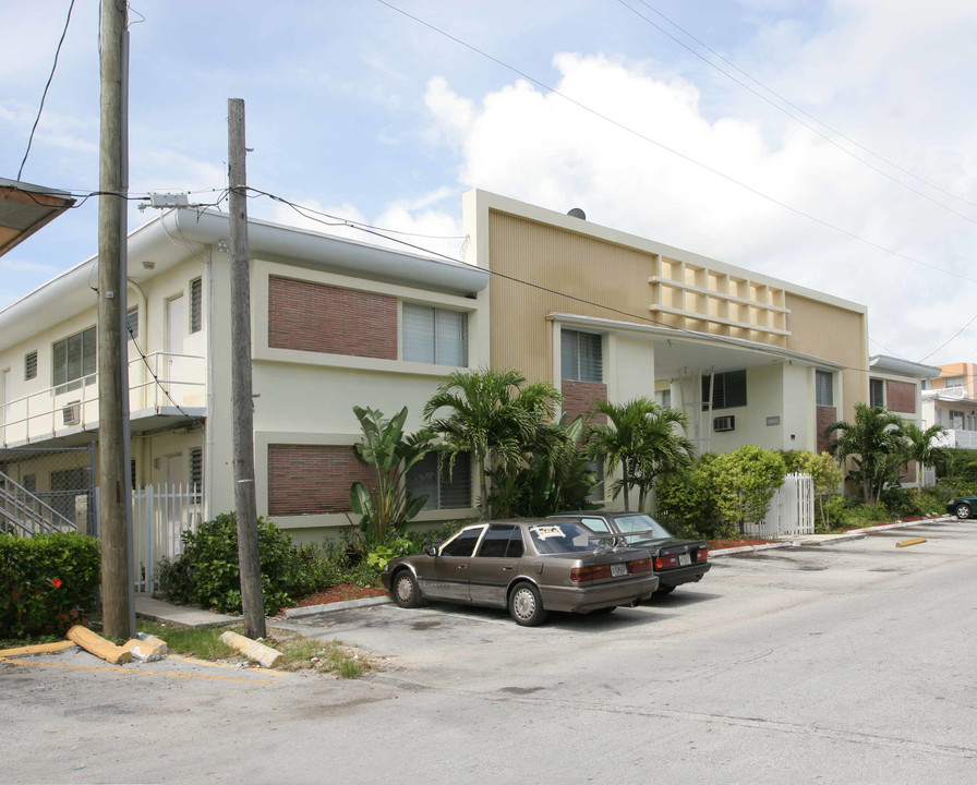 Aluna in Miami Beach, FL - Foto de edificio