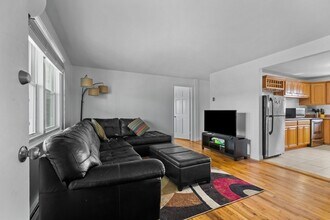 70 Carroll Ave, Unit 604 in Newport, RI - Building Photo - Building Photo