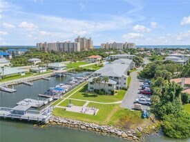 2100 N Peninsula Ave, Unit 102 in New Smyrna Beach, FL - Building Photo