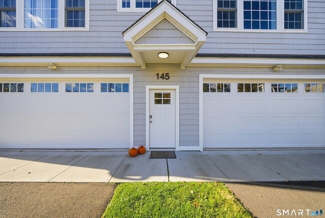 145 Brentwood Ave, Unit 103 in Fairfield, CT - Building Photo - Building Photo