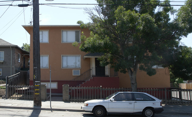 2400 35th Ave in Oakland, CA - Foto de edificio - Building Photo