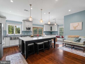 11311 Stuart Mill Rd, Unit 10 in Oakton, VA - Building Photo - Building Photo