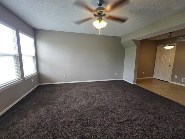 2012 Hickoryleaf Ln in Raymore, MO - Building Photo - Building Photo