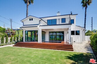 4963 Clybourn Ave in Los Angeles, CA - Building Photo - Building Photo