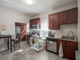 44 Cameron Ave, Unit 1 in Somerville, MA - Building Photo
