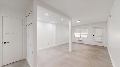 75 Washington Ave in Miami Beach, FL - Building Photo - Building Photo